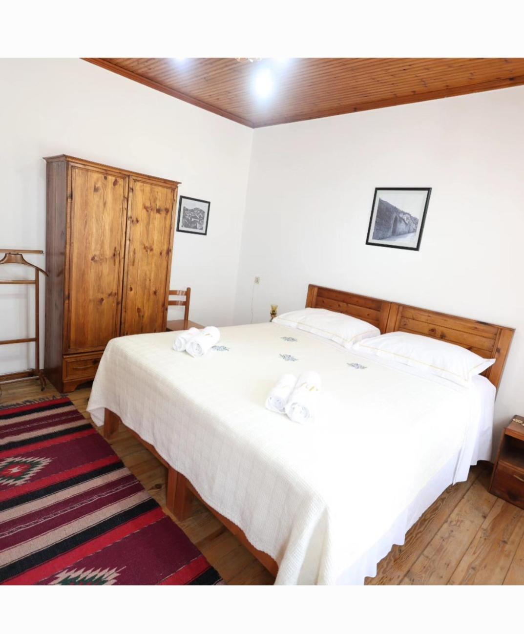Guest House J.Prifti Berat Bagian luar foto