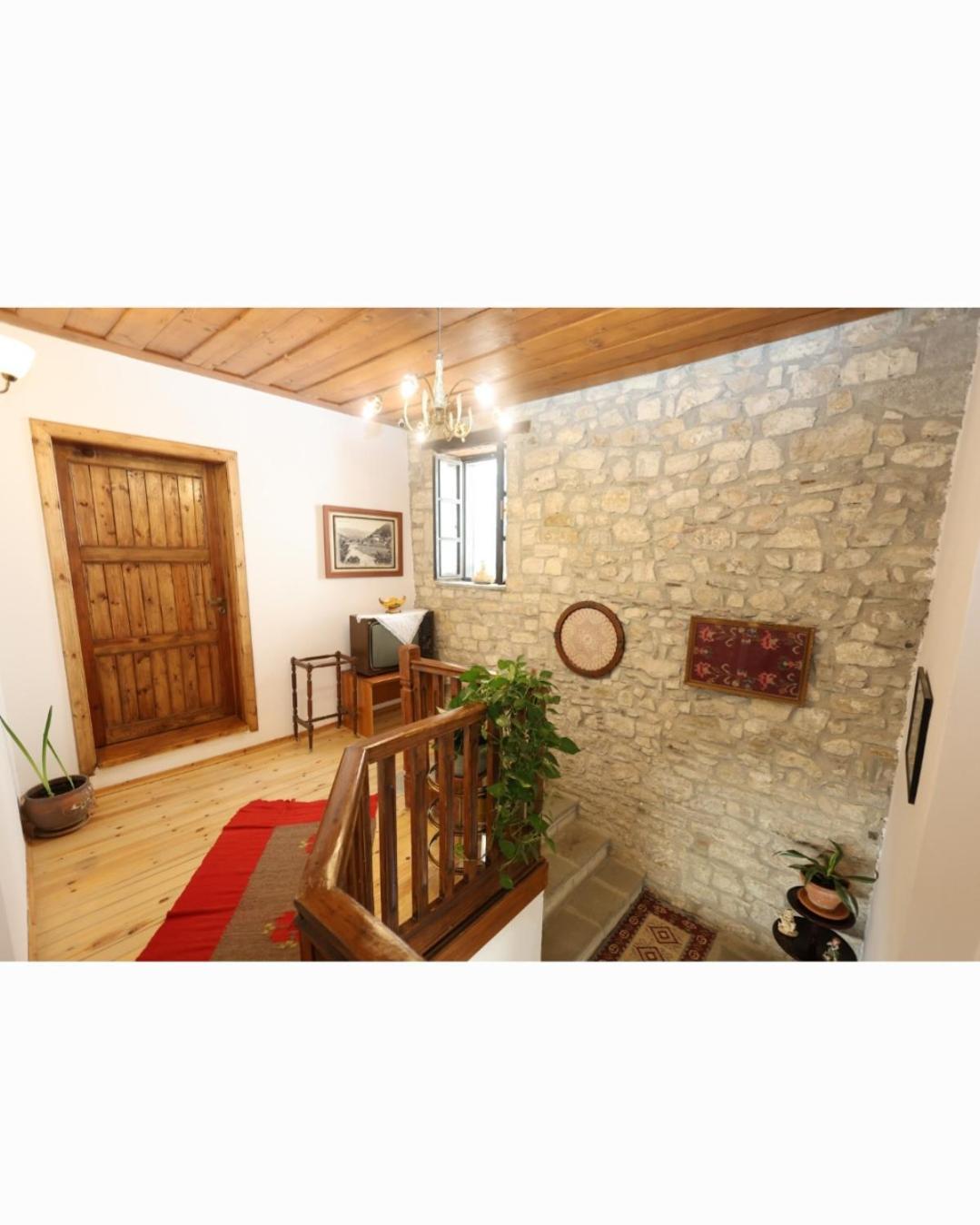 Guest House J.Prifti Berat Bagian luar foto