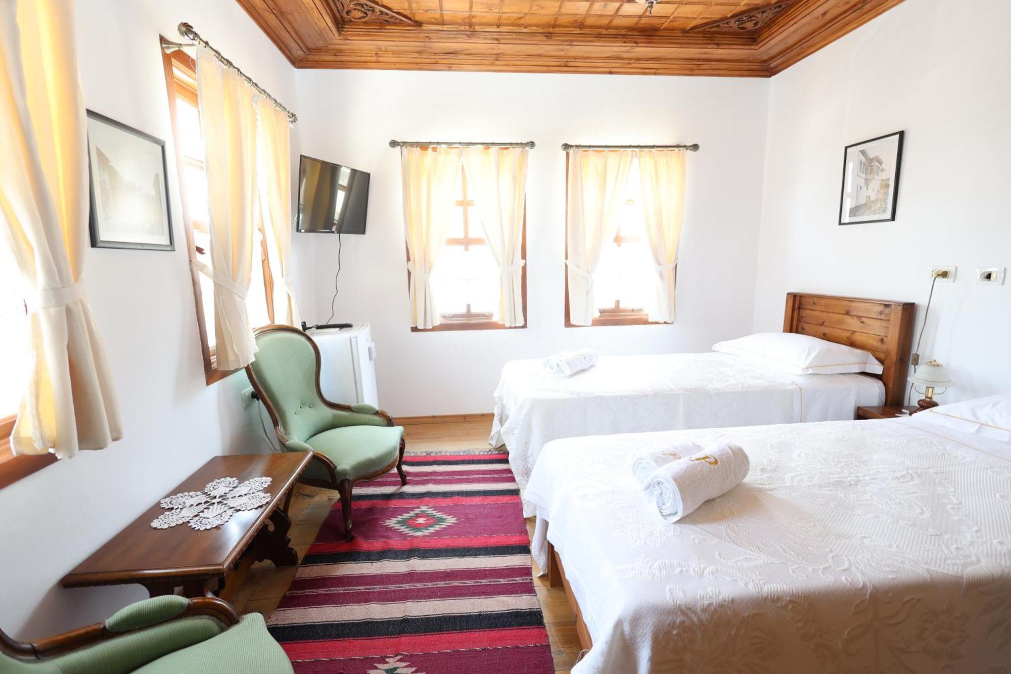 Guest House J.Prifti Berat Bagian luar foto