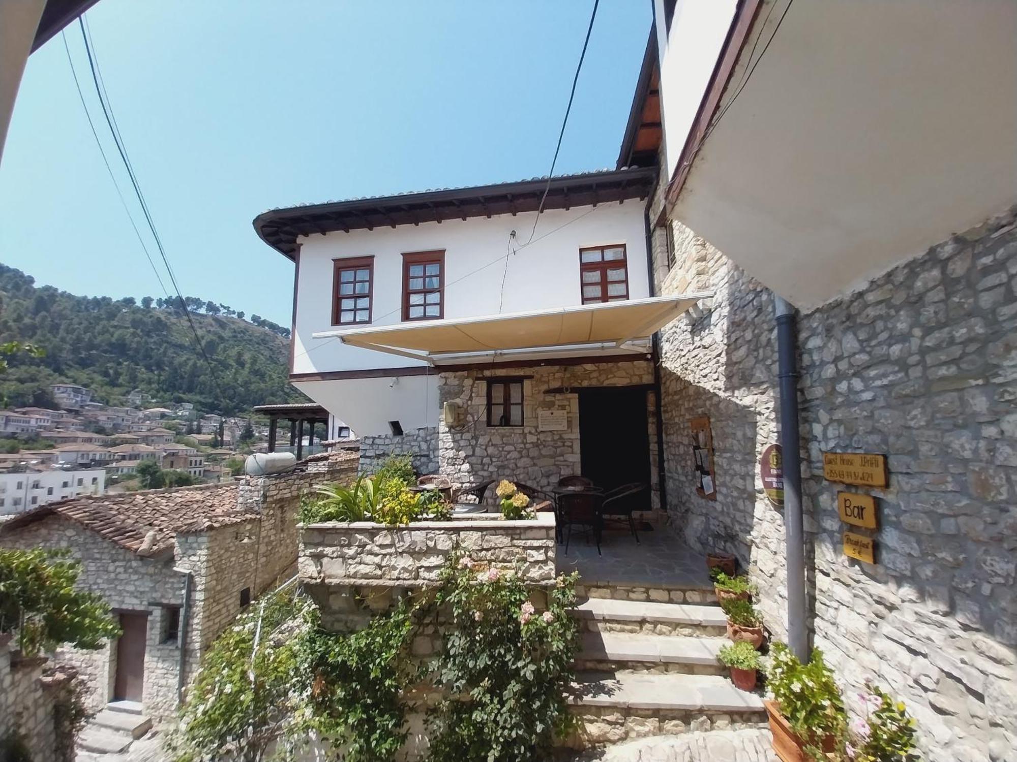 Guest House J.Prifti Berat Bagian luar foto