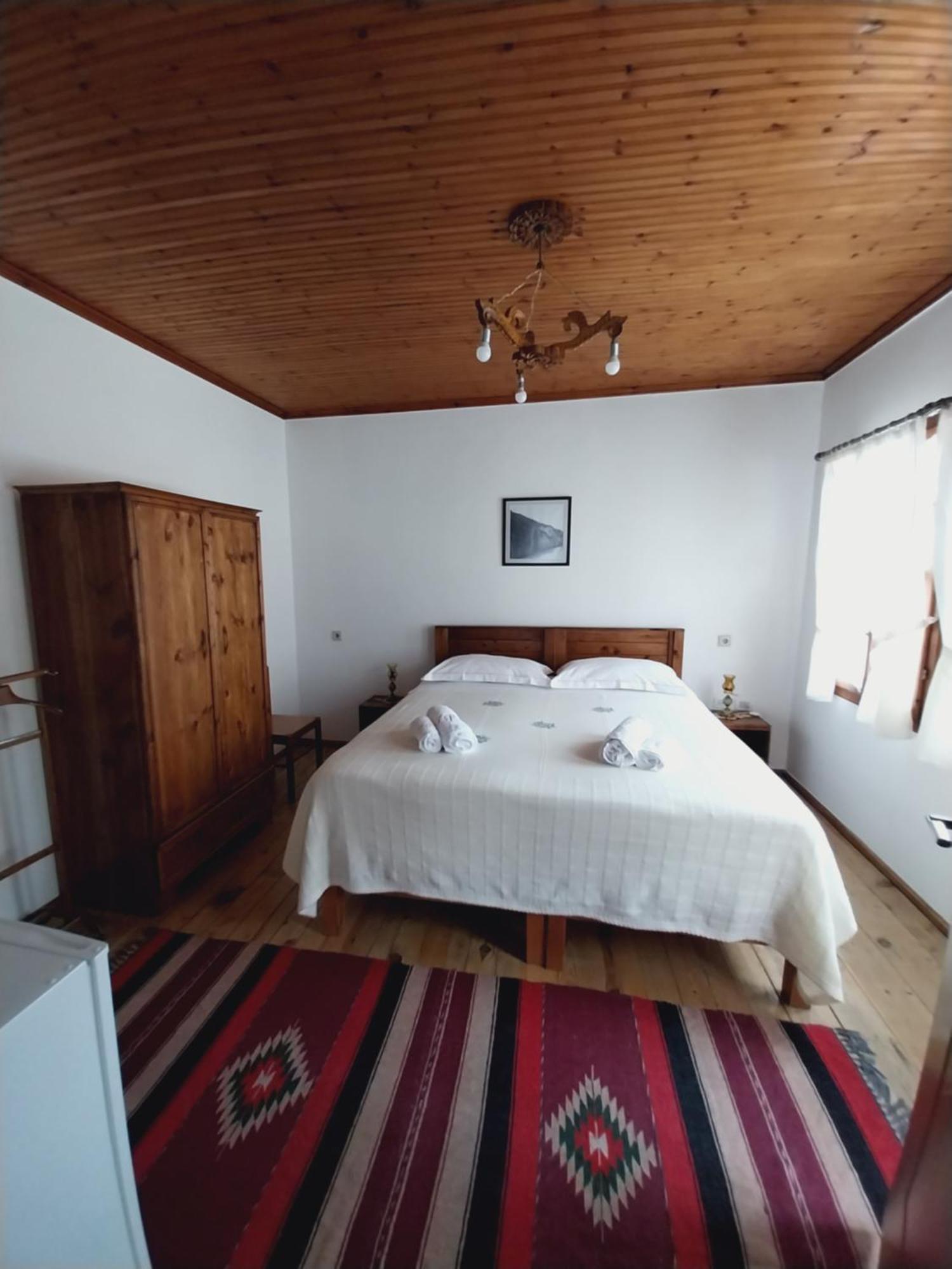 Guest House J.Prifti Berat Bagian luar foto
