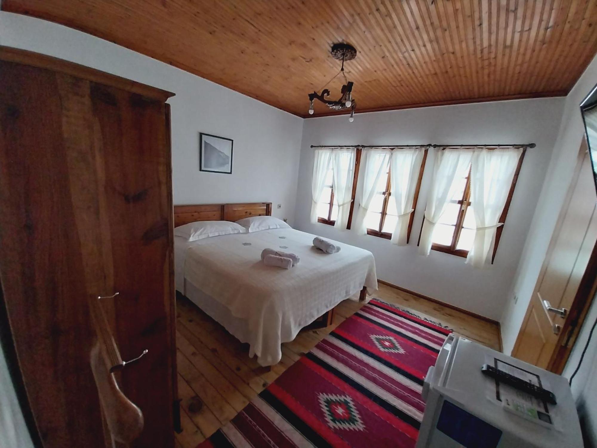 Guest House J.Prifti Berat Bagian luar foto