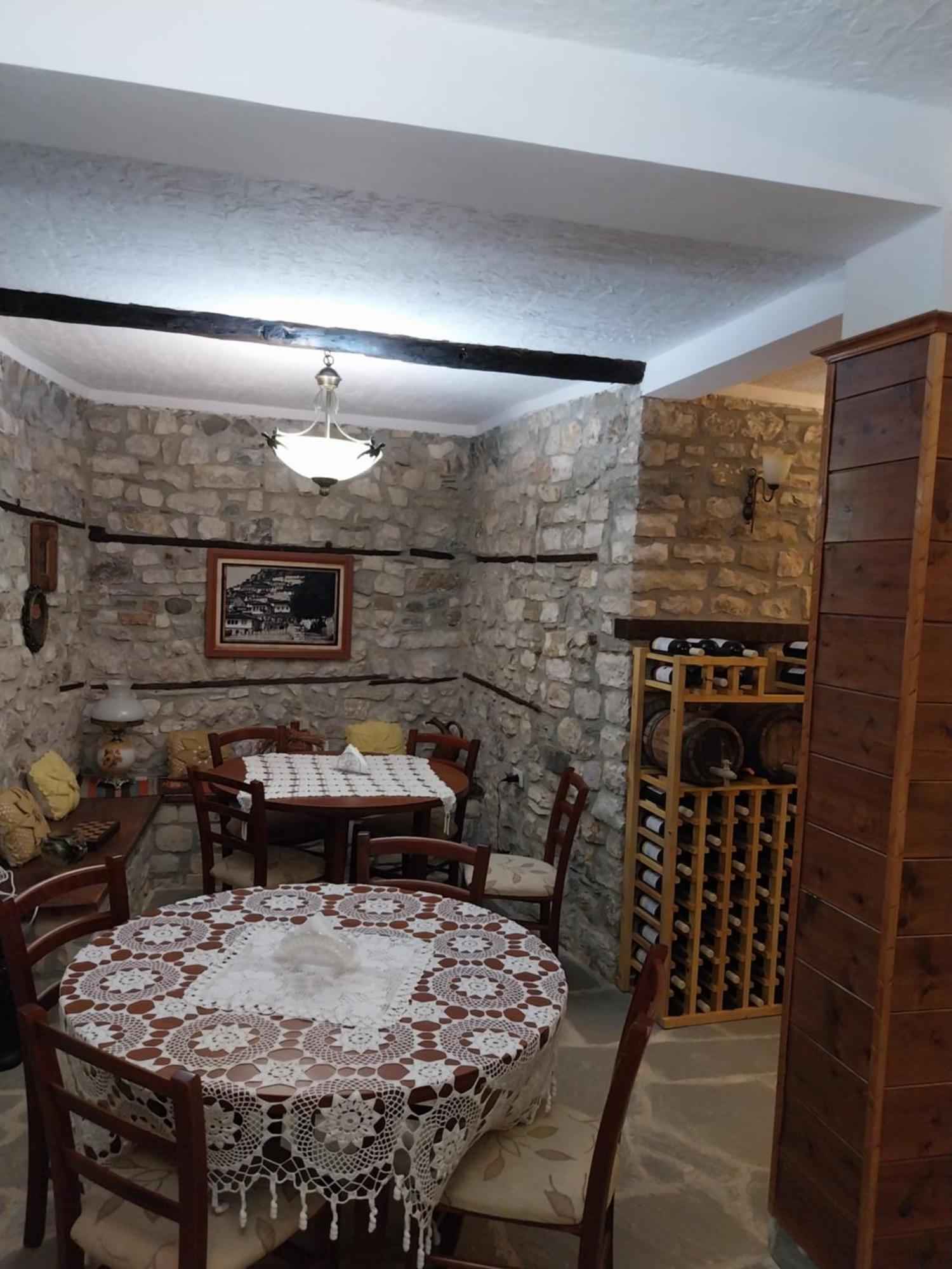 Guest House J.Prifti Berat Bagian luar foto