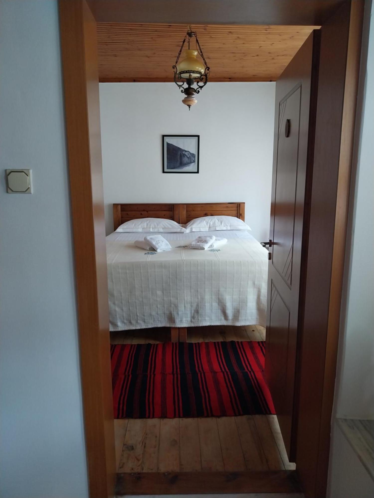 Guest House J.Prifti Berat Bagian luar foto