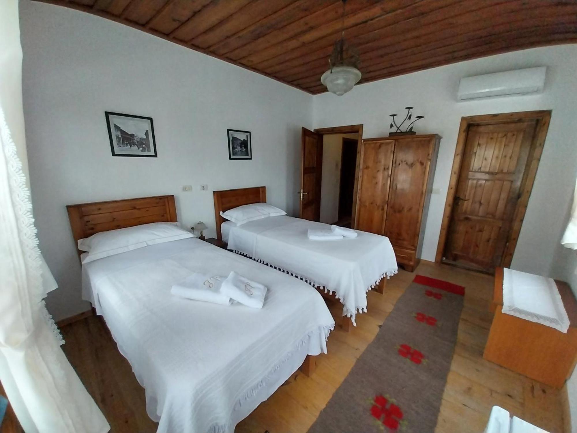 Guest House J.Prifti Berat Bagian luar foto