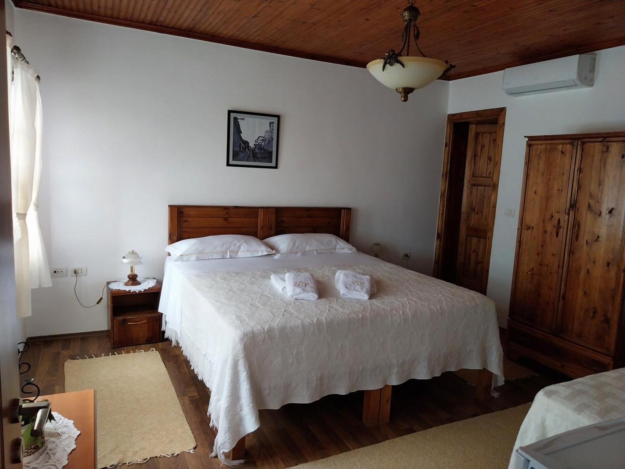 Guest House J.Prifti Berat Bagian luar foto
