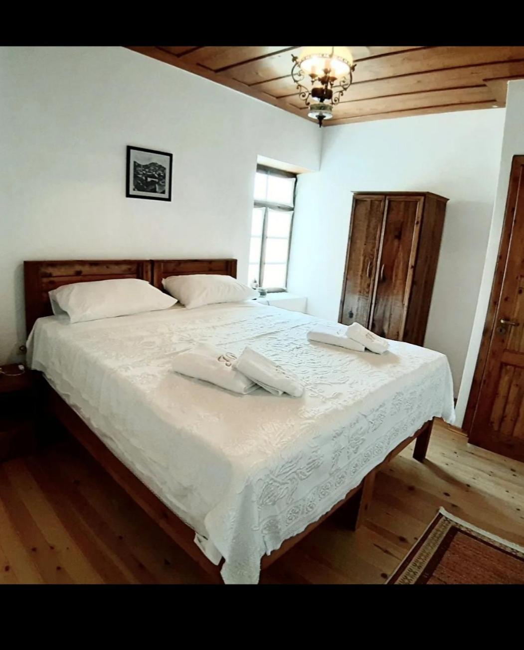 Guest House J.Prifti Berat Bagian luar foto